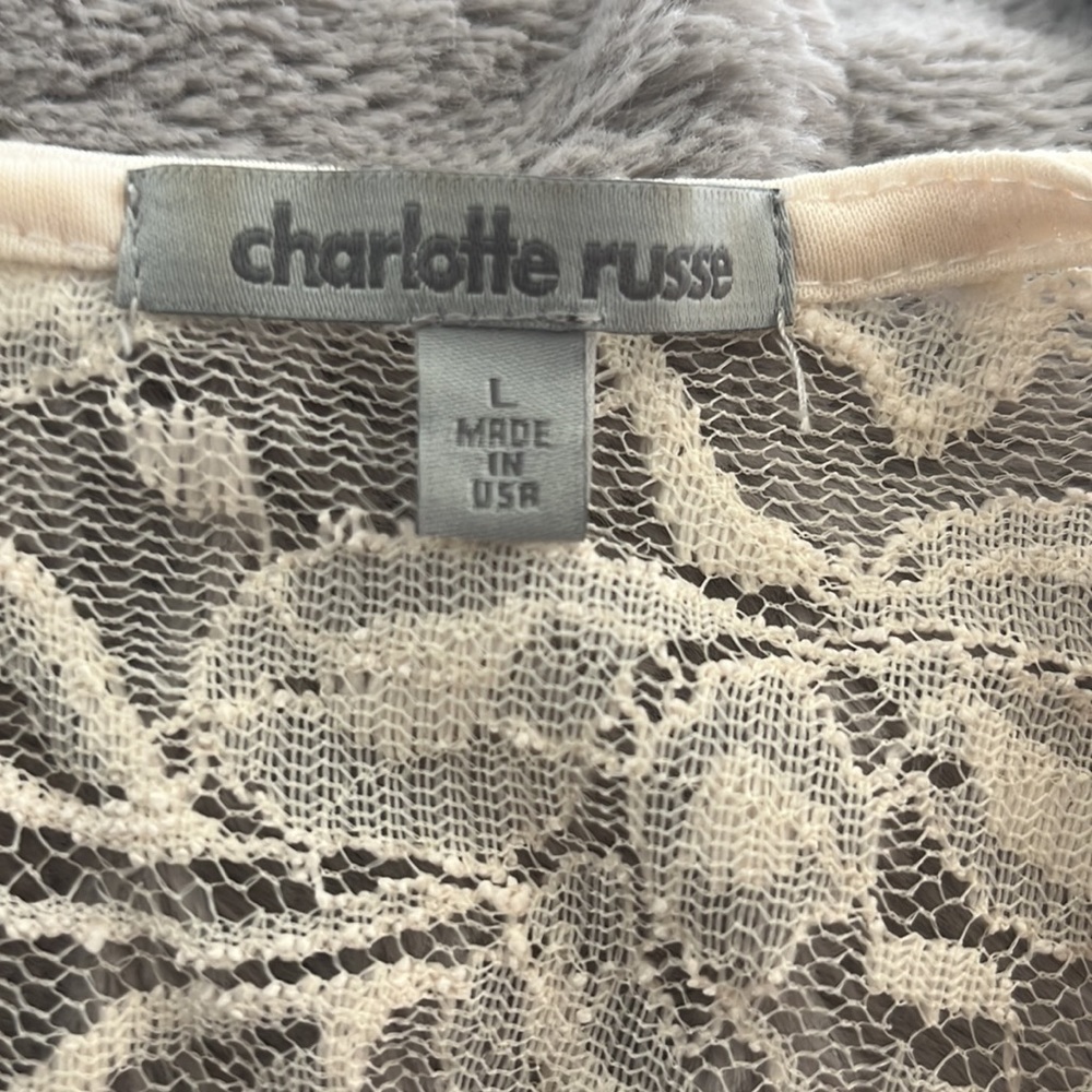 Lace top. - Picture 3 of 5
